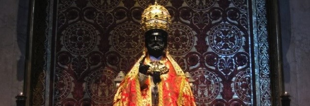 Papal-tiara-banner-st-peter