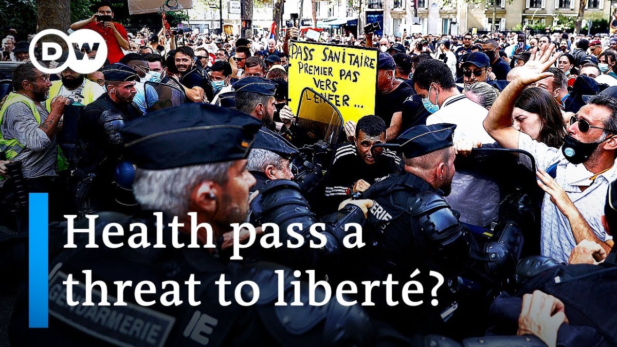 Paris police clash with protesters over COVID ‘health pass’ | DW&nbsp;News